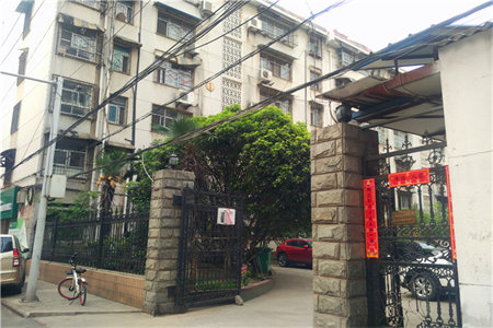 忠贞新天地首付70万左右证满2采光刺眼精装修看房方便。.。